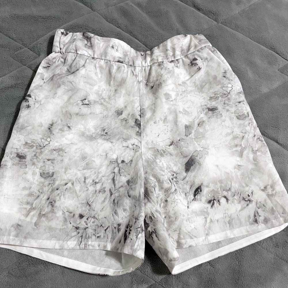 Lululemon Flat-Front Relaxed Short 4.5" - Size 0